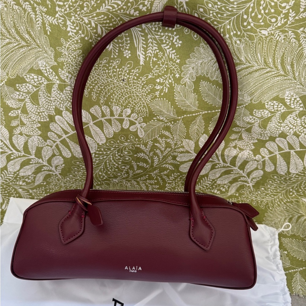 Alaïa Burgundy Leather Shoulder Bag - Picture 1 of 10